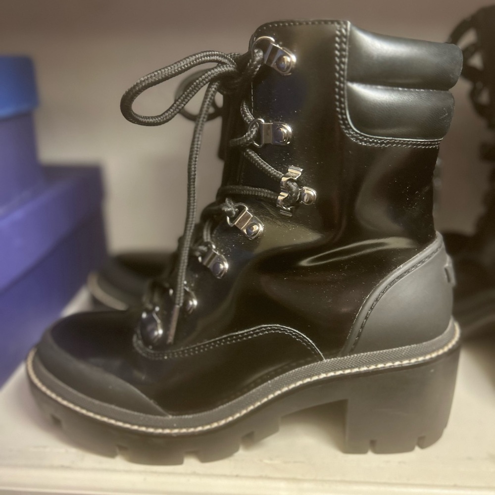 Tory Burch Lug Boot Black Women's - Picture 2 of 15